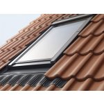 VELUX Střešní okno GLU 0061 v bílé barvě v interiéru